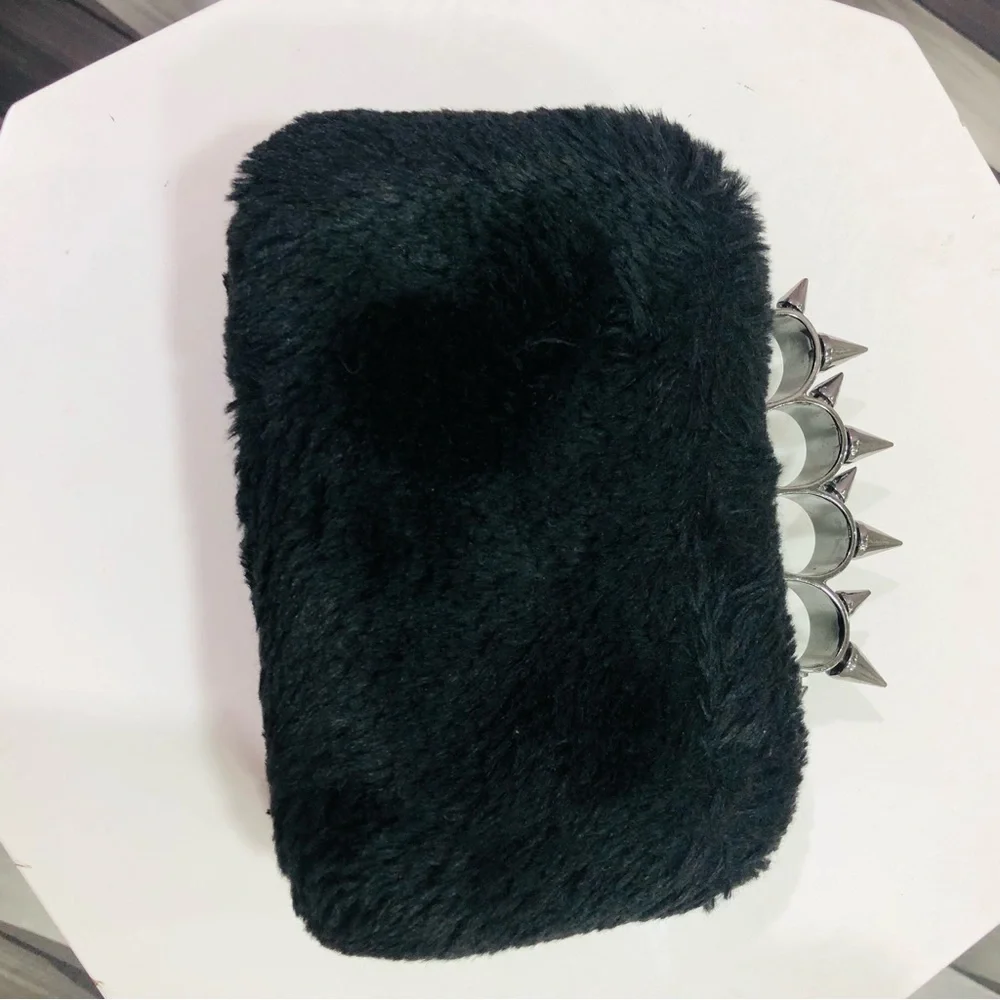Black fur clutch / sling - Picture 5 of 14